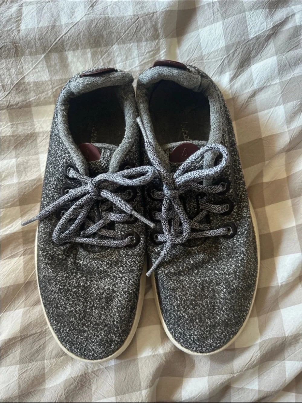 Women’s allbirds Casual Gray Knit Lace-Up Sneakers. Size 8